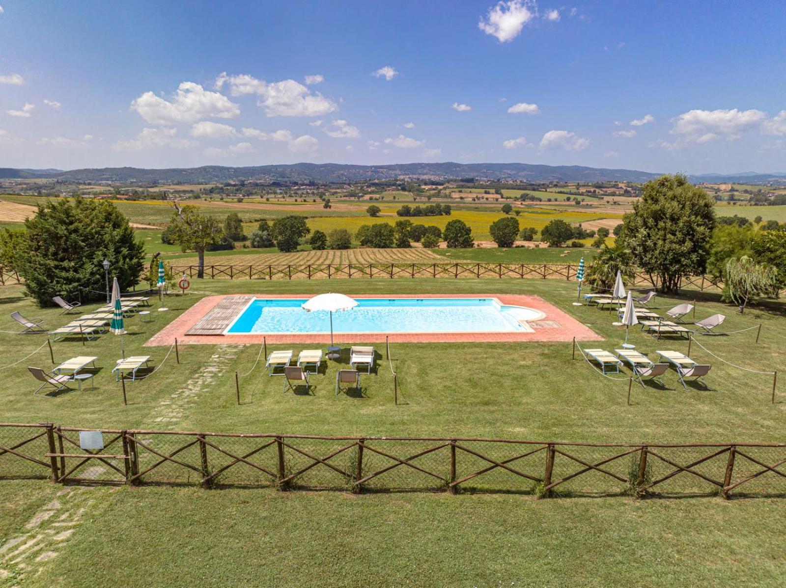 Il Querciolo - Azienda Biologica, Agriturismo E Cantina Marciano della Chiana Kültér fotó